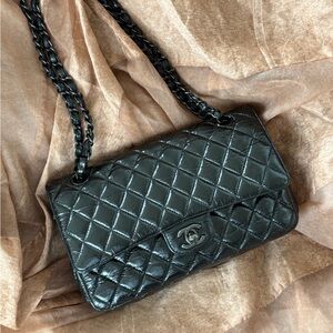CHANEL So Black Shiny Classic Flap Bag Medium BHW